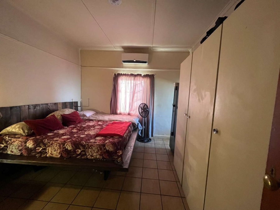 4 Bedroom Property for Sale in Kanoneiland Northern Cape